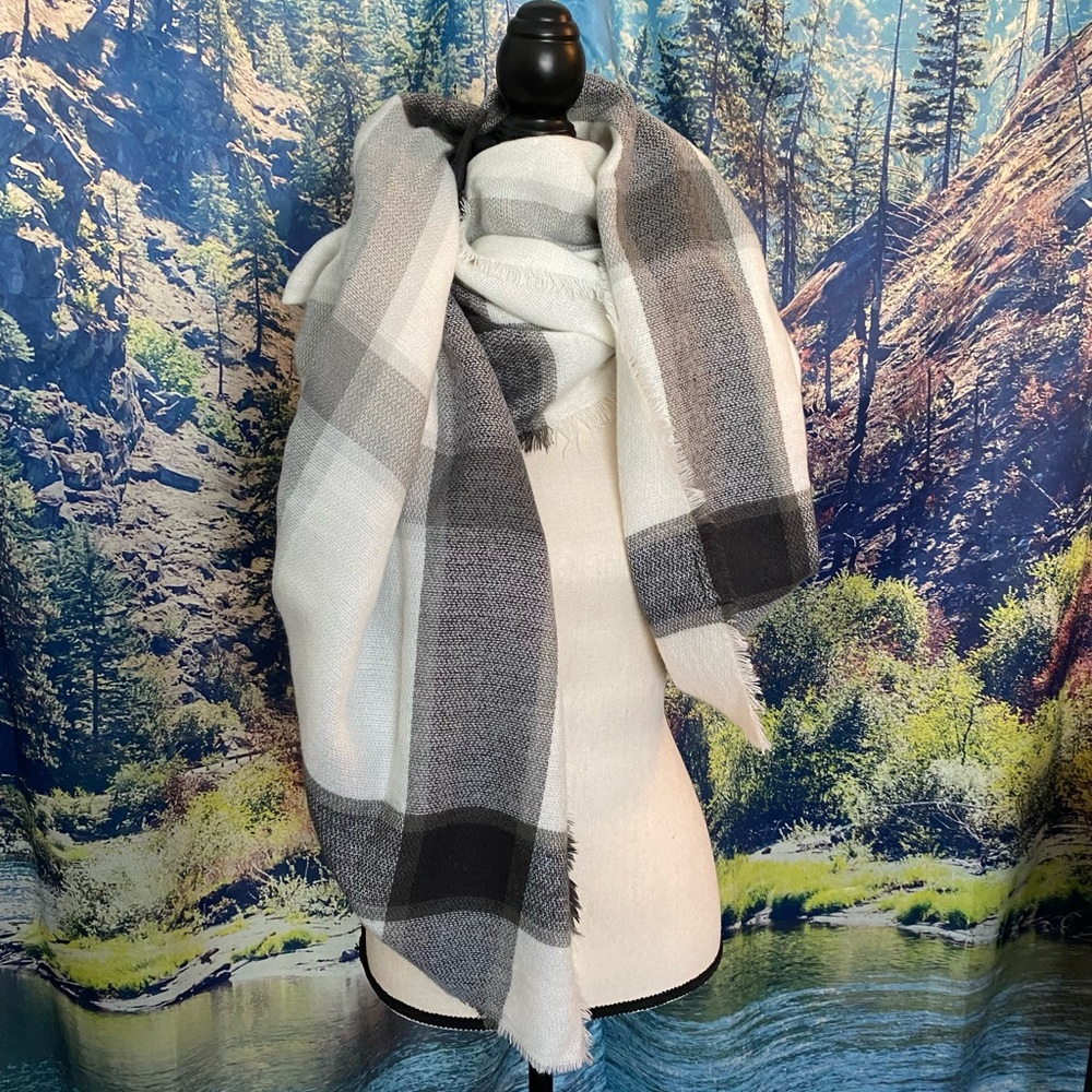 Black & white scarf